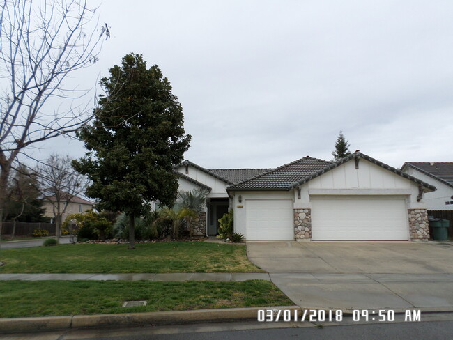 property at 2920 W Tyler Ave