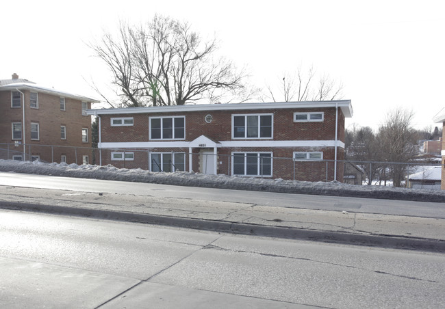 4821 Ames Ave in Omaha, NE - Foto de edificio - Building Photo