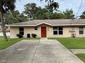 2271 Granada Dr in South Daytona, FL - Building Photo