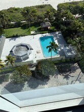 2401 Collins Ave, Unit 908 in Miami Beach, FL - Foto de edificio - Building Photo