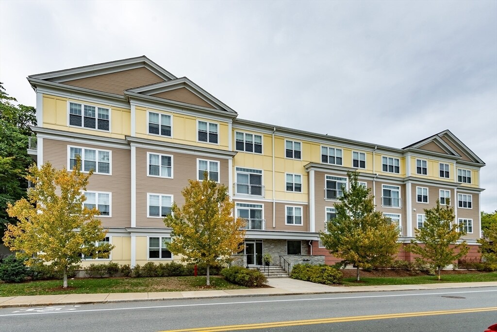 130 Tremont St in Melrose, MA - Foto de edificio