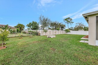 577 NW Floresta Dr in Port St. Lucie, FL - Building Photo - Building Photo