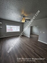 1310 E Chicago St in Caldwell, ID - Building Photo - Building Photo