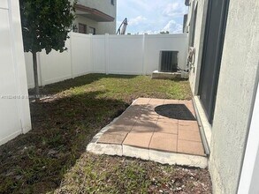 10006 W 32nd Ln in Hialeah, FL - Building Photo - Building Photo