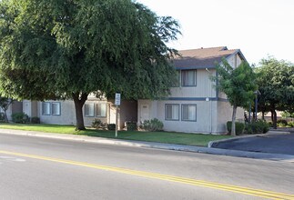 Orchard Manor Apartments in Orosi, CA - Building Photo - Building Photo