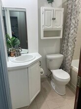 9485 Woodbridge Rd, Unit Apartment B second floor in Philadelphia, PA - Foto de edificio - Building Photo