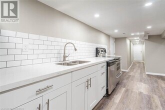 206 Victoria Ave N in Hamilton, ON - Building Photo - Building Photo