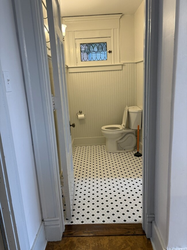 1445 S 4th St, Unit 2 in Louisville, KY - Foto de edificio - Building Photo