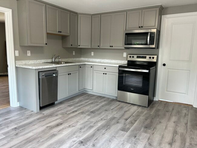 38 Beecher St in Southington, CT - Building Photo - Building Photo