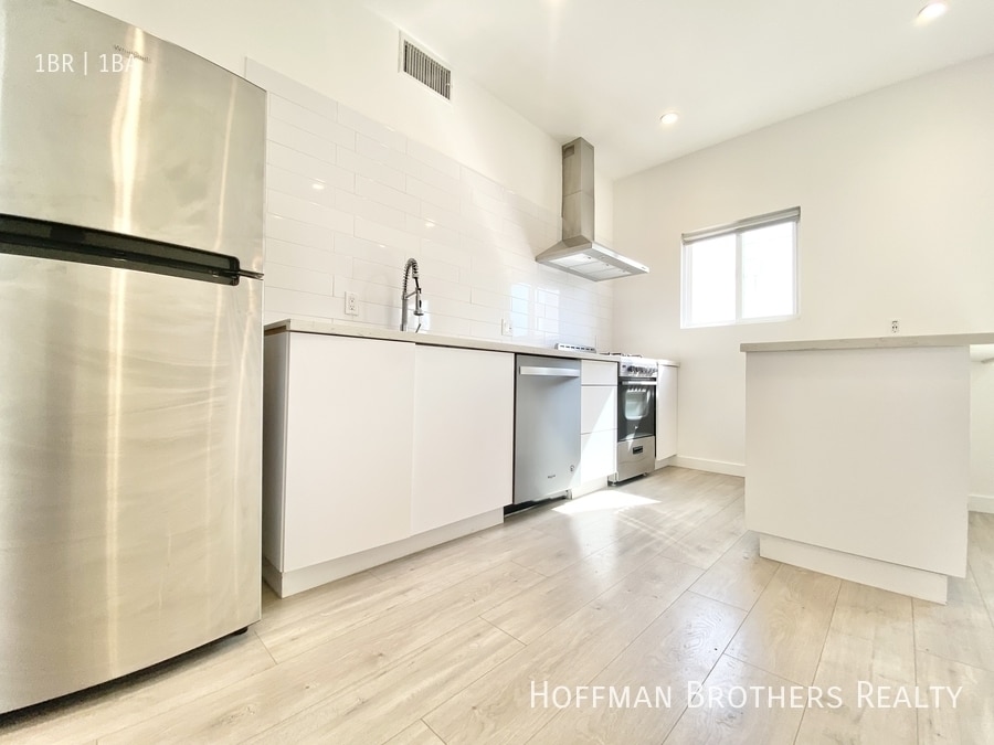 2510 London St in Los Angeles, CA - Building Photo