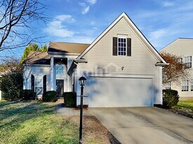 5615 Waverly Lynn Ln in Charlotte, NC - Building Photo