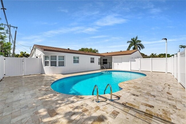 5122 NE 19th Ave in Fort Lauderdale, FL - Building Photo - Building Photo