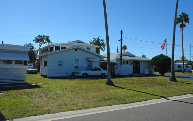 301 52nd Ave N in St. Petersburg, FL - Building Photo - Building Photo