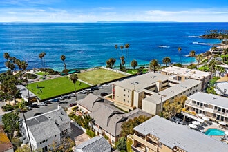 Casa del Mar in Laguna Beach, CA - Foto de edificio - Building Photo