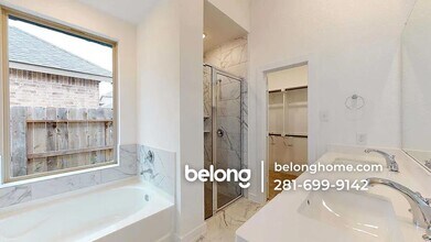 13024 Sapphire Lake Ln in La Marque, TX - Foto de edificio - Building Photo