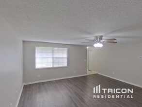 1203 Seffner Valrico Rd in Valrico, FL - Building Photo - Building Photo