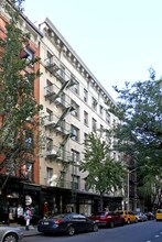 100 Christopher St in New York, NY - Foto de edificio - Building Photo