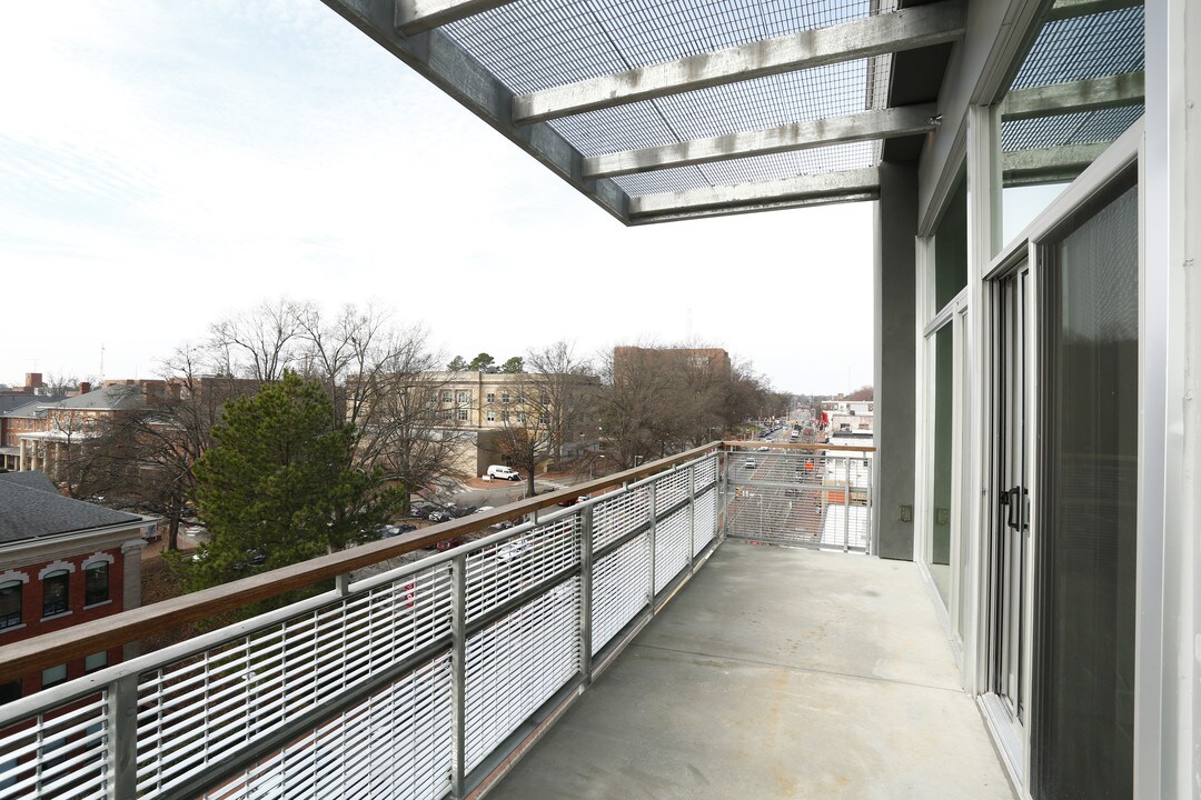 The Hillsborough in Raleigh, NC - Foto de edificio