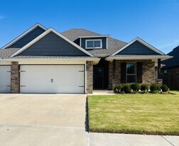 11824 Loren Brook Ln in Yukon, OK - Building Photo