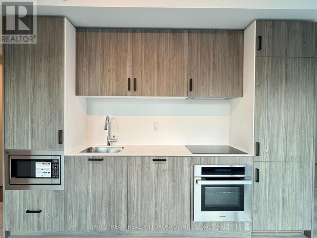 88 Queen St E in Toronto, ON - Building Photo - Building Photo