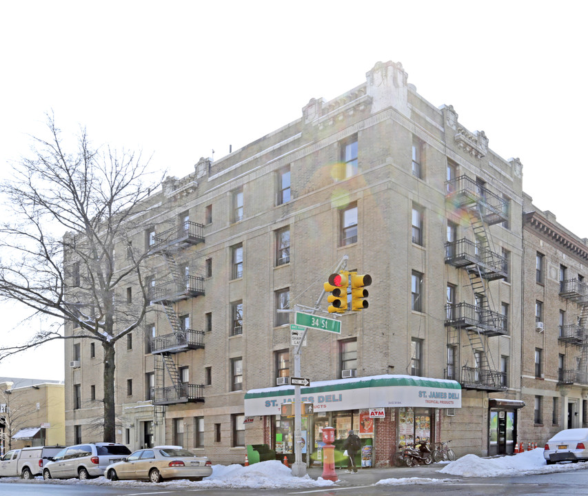 Graham Court in Long Island City, NY - Building Photo