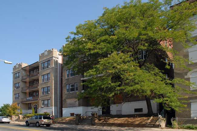 356 William St in East Orange, NJ - Foto de edificio - Building Photo