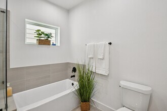 6735 Liverpool St in Houston, TX - Building Photo - Building Photo