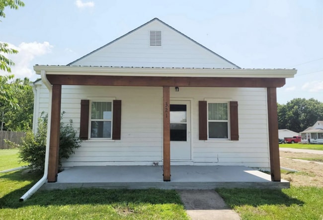 property at 321 W RR Ave