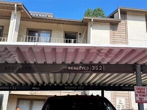 6050 Melody Ln in Dallas, TX - Building Photo - Building Photo