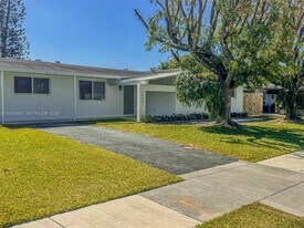 19001 Sterling Dr in Cutler Bay, FL - Building Photo