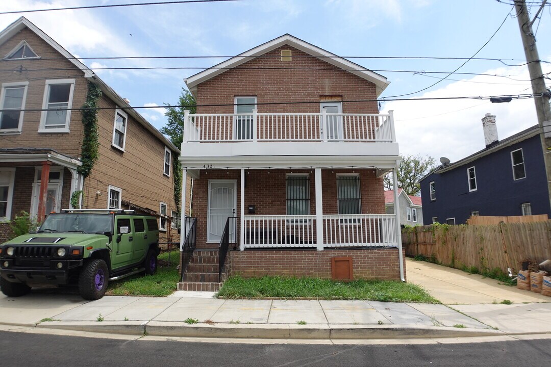 4321 Minnesota Ave NE in Washington, DC - Building Photo
