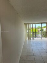 8840 Fontainebleau Blvd, Unit 401 in Miami, FL - Building Photo