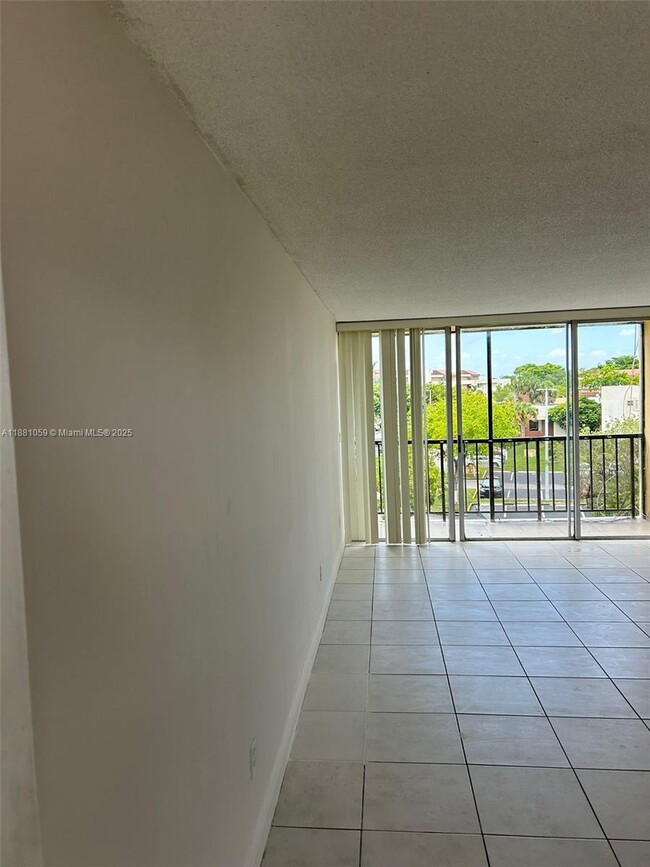 property at 8840 Fontainebleau Blvd