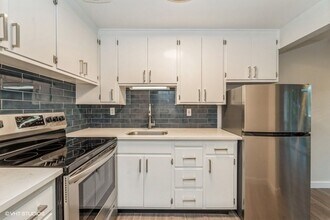 Van Lloyd Apartments in Burien, WA - Foto de edificio - Interior Photo