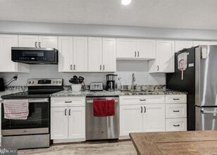 300 Long Cove Ln in Essex, MD - Building Photo - Building Photo