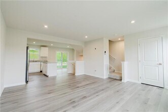 159 White Oak Dr in Evans City, PA - Building Photo - Building Photo