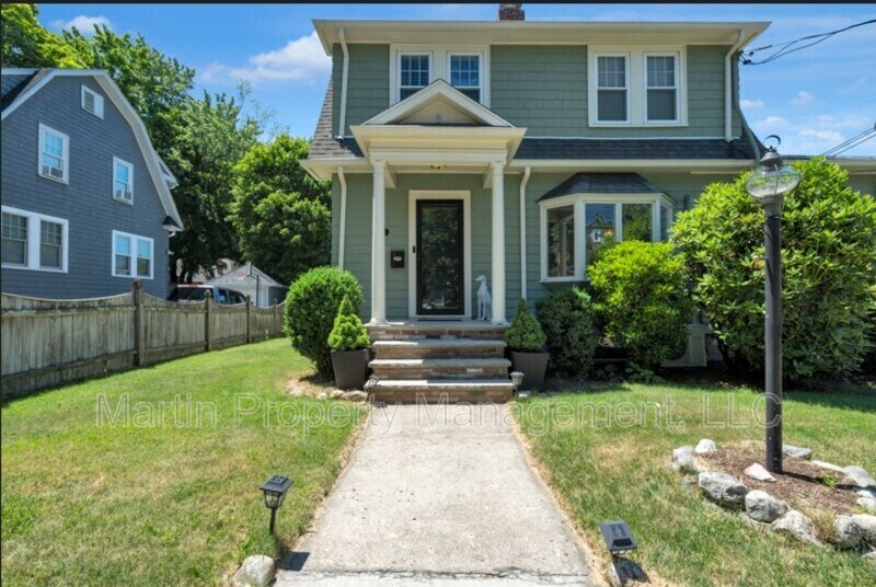 184 William St in Stoneham, MA - Building Photo