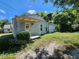 1265 E High St in Rockville, IN - Building Photo