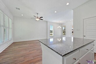601 Lake Shelf Dr in Baton Rouge, LA - Foto de edificio - Building Photo