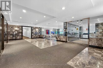 5785 Yonge St in Toronto, ON - Building Photo - Building Photo