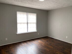 52 Brianfield Dr in Jackson, TN - Foto de edificio - Building Photo