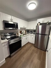 7155 NW 179th St in Hialeah, FL - Building Photo - Building Photo