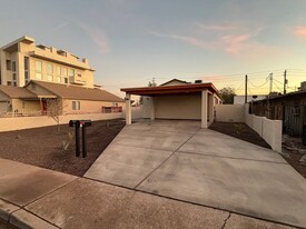 1817 E Adams St, Unit #2 in Phoenix, AZ - Foto de edificio - Building Photo