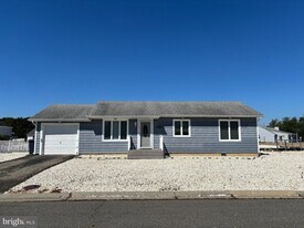 156 Rodman Dr in Stafford Township, NJ - Building Photo