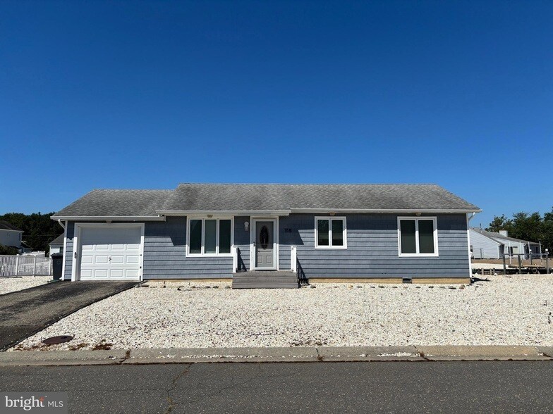 156 Rodman Dr in Stafford Township, NJ - Building Photo