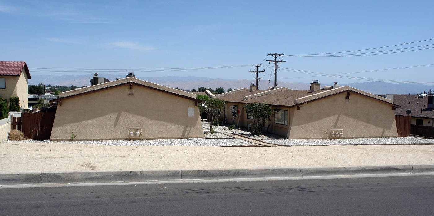 16085 Muni Rd in Apple Valley, CA - Building Photo