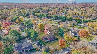 8 Mondavi Ln in East Setauket, NY - Building Photo - Building Photo
