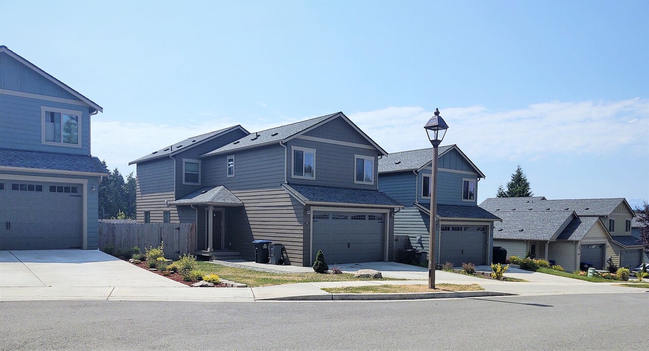 372 NE Ohenry Ct in Poulsbo, WA - Building Photo