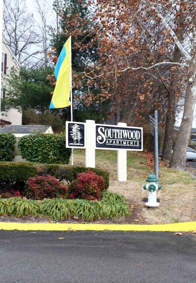 Southwood Apartments in Nashville, TN - Foto de edificio - Building Photo