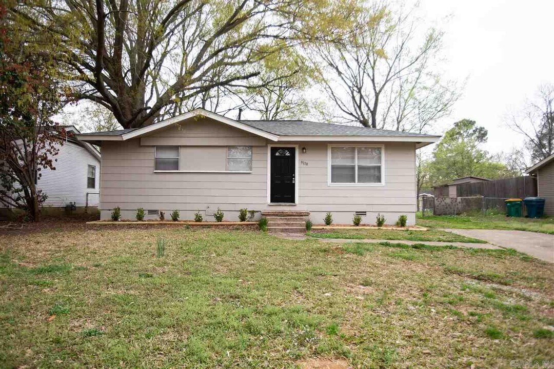 9110 Woodford Dr in Little Rock, AR - Building Photo